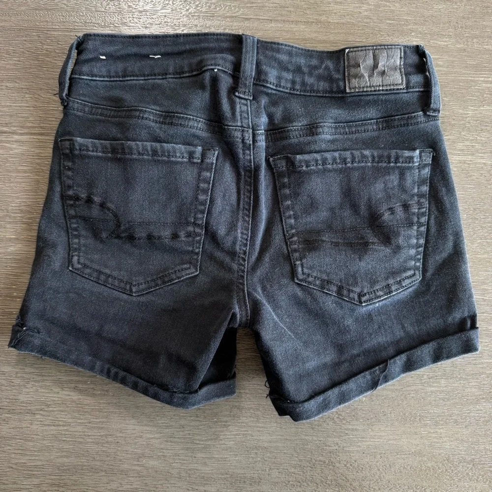 AEO Solid Black Denim Midi Shorts Jeans 00